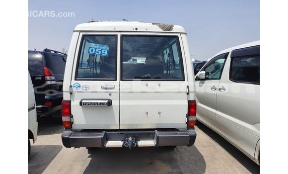 Buy Import Toyota Land Cruiser White Car in Import - Dubai in Aragatsotn Buy Import Toyota Land Cruiser White Car in Import - Dubai in Aragatsotn