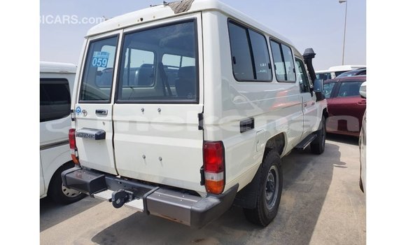 Buy Import Toyota Land Cruiser White Car in Import - Dubai in Aragatsotn Buy Import Toyota Land Cruiser White Car in Import - Dubai in Aragatsotn