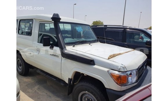 Buy Import Toyota Land Cruiser White Car in Import - Dubai in Aragatsotn Buy Import Toyota Land Cruiser White Car in Import - Dubai in Aragatsotn