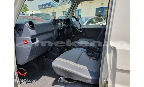 Buy Import Toyota Land Cruiser White Car in Import - Dubai in Aragatsotn Buy Import Toyota Land Cruiser White Car in Import - Dubai in Aragatsotn