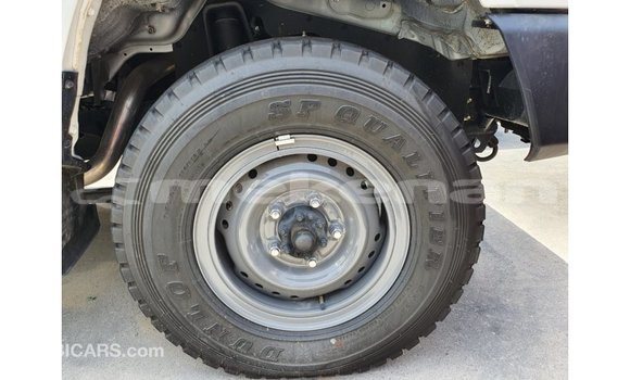 Buy Import Toyota Land Cruiser White Car in Import - Dubai in Aragatsotn Buy Import Toyota Land Cruiser White Car in Import - Dubai in Aragatsotn