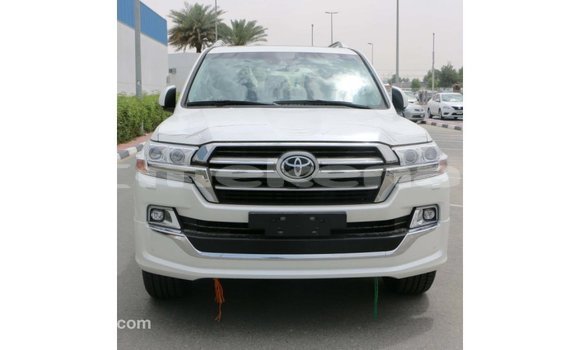 Buy Import Toyota Land Cruiser White Car in Import - Dubai in Aragatsotn Buy Import Toyota Land Cruiser White Car in Import - Dubai in Aragatsotn