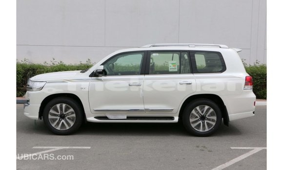 Buy Import Toyota Land Cruiser White Car in Import - Dubai in Aragatsotn Buy Import Toyota Land Cruiser White Car in Import - Dubai in Aragatsotn