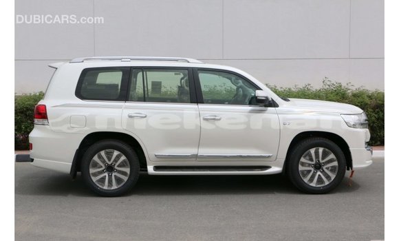 Buy Import Toyota Land Cruiser White Car in Import - Dubai in Aragatsotn Buy Import Toyota Land Cruiser White Car in Import - Dubai in Aragatsotn
