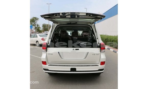 Buy Import Toyota Land Cruiser White Car in Import - Dubai in Aragatsotn Buy Import Toyota Land Cruiser White Car in Import - Dubai in Aragatsotn