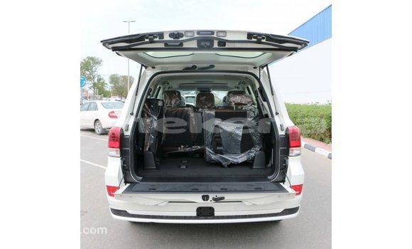 Buy Import Toyota Land Cruiser White Car in Import - Dubai in Aragatsotn Buy Import Toyota Land Cruiser White Car in Import - Dubai in Aragatsotn