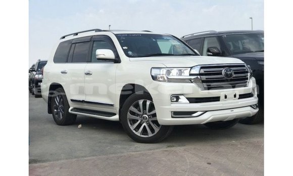 Buy Import Toyota Land Cruiser White Car in Import - Dubai in Aragatsotn