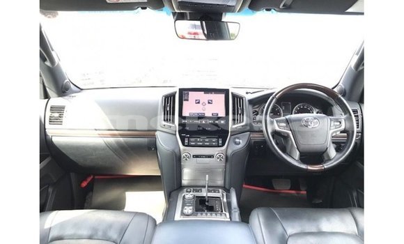 Buy Import Toyota Land Cruiser White Car in Import - Dubai in Aragatsotn Buy Import Toyota Land Cruiser White Car in Import - Dubai in Aragatsotn