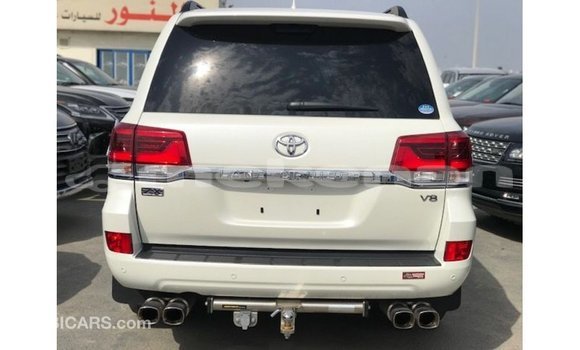 Buy Import Toyota Land Cruiser White Car in Import - Dubai in Aragatsotn Buy Import Toyota Land Cruiser White Car in Import - Dubai in Aragatsotn