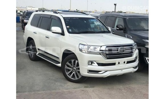 Buy Import Toyota Land Cruiser White Car in Import - Dubai in Aragatsotn Buy Import Toyota Land Cruiser White Car in Import - Dubai in Aragatsotn