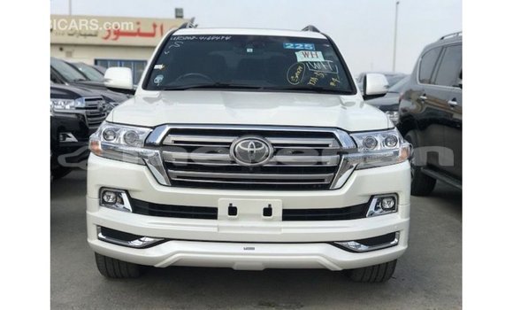 Buy Import Toyota Land Cruiser White Car in Import - Dubai in Aragatsotn Buy Import Toyota Land Cruiser White Car in Import - Dubai in Aragatsotn
