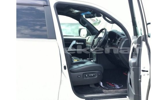 Buy Import Toyota Land Cruiser White Car in Import - Dubai in Aragatsotn Buy Import Toyota Land Cruiser White Car in Import - Dubai in Aragatsotn