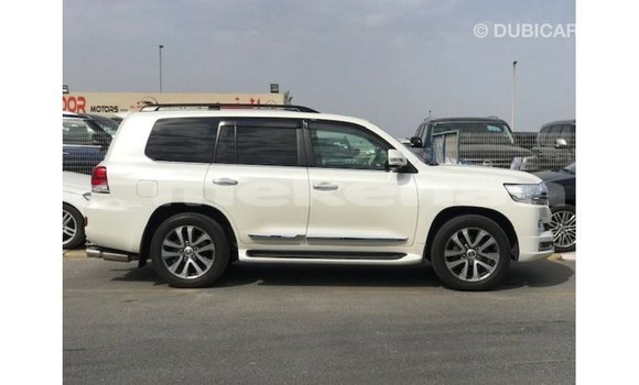 Buy Import Toyota Land Cruiser White Car in Import - Dubai in Aragatsotn Buy Import Toyota Land Cruiser White Car in Import - Dubai in Aragatsotn