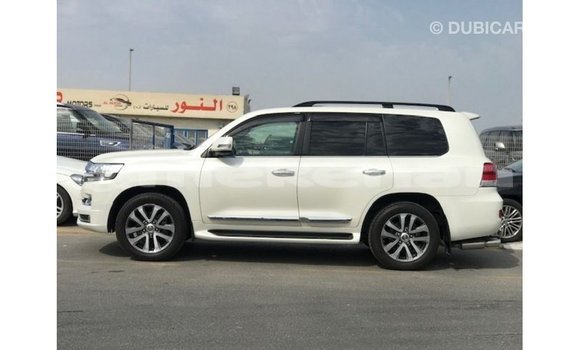 Buy Import Toyota Land Cruiser White Car in Import - Dubai in Aragatsotn Buy Import Toyota Land Cruiser White Car in Import - Dubai in Aragatsotn