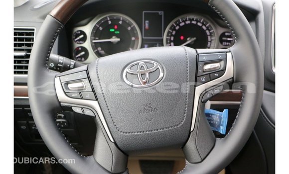 Buy Import Toyota Land Cruiser White Car in Import - Dubai in Aragatsotn Buy Import Toyota Land Cruiser White Car in Import - Dubai in Aragatsotn