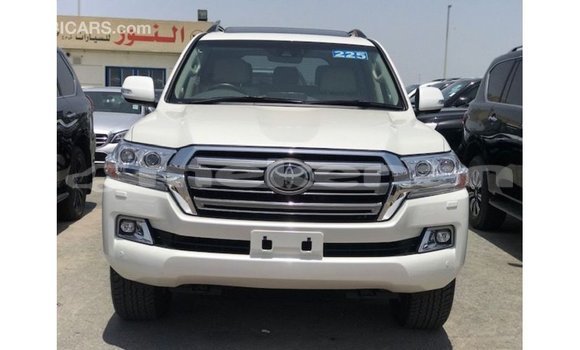 Buy Import Toyota Land Cruiser White Car in Import - Dubai in Aragatsotn Buy Import Toyota Land Cruiser White Car in Import - Dubai in Aragatsotn