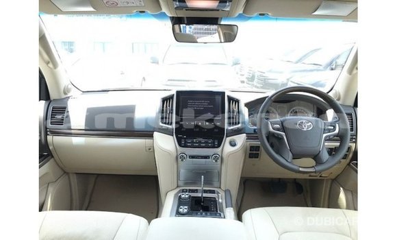 Buy Import Toyota Land Cruiser White Car in Import - Dubai in Aragatsotn Buy Import Toyota Land Cruiser White Car in Import - Dubai in Aragatsotn