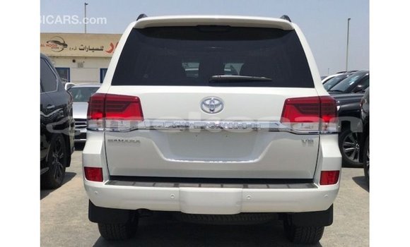 Buy Import Toyota Land Cruiser White Car in Import - Dubai in Aragatsotn Buy Import Toyota Land Cruiser White Car in Import - Dubai in Aragatsotn