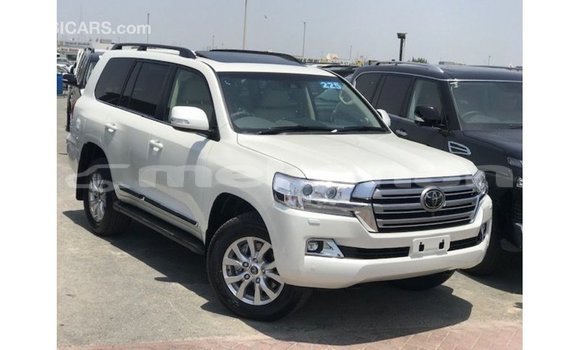 Buy Import Toyota Land Cruiser White Car in Import - Dubai in Aragatsotn Buy Import Toyota Land Cruiser White Car in Import - Dubai in Aragatsotn