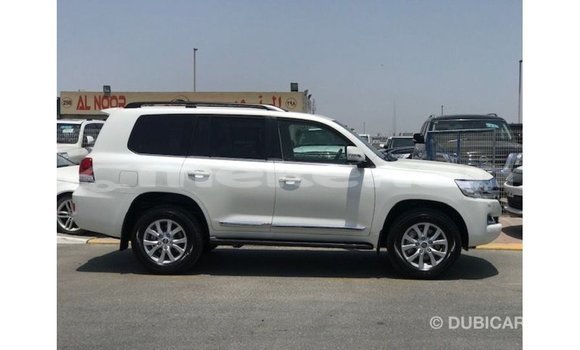 Buy Import Toyota Land Cruiser White Car in Import - Dubai in Aragatsotn Buy Import Toyota Land Cruiser White Car in Import - Dubai in Aragatsotn