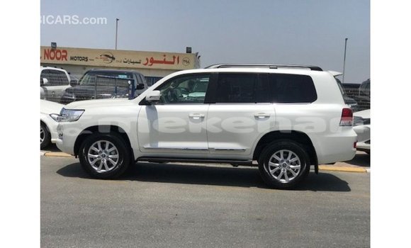 Buy Import Toyota Land Cruiser White Car in Import - Dubai in Aragatsotn Buy Import Toyota Land Cruiser White Car in Import - Dubai in Aragatsotn