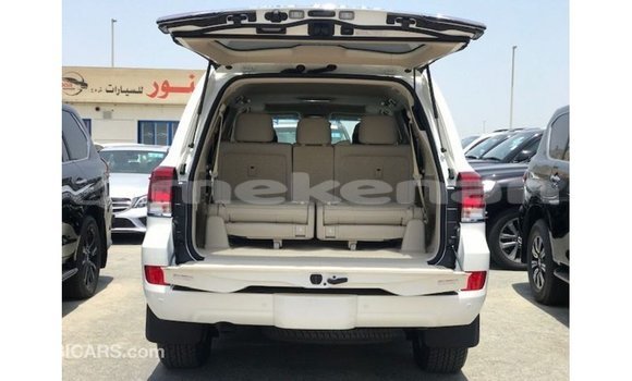 Buy Import Toyota Land Cruiser White Car in Import - Dubai in Aragatsotn Buy Import Toyota Land Cruiser White Car in Import - Dubai in Aragatsotn