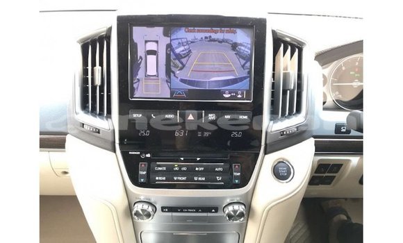 Buy Import Toyota Land Cruiser White Car in Import - Dubai in Aragatsotn Buy Import Toyota Land Cruiser White Car in Import - Dubai in Aragatsotn