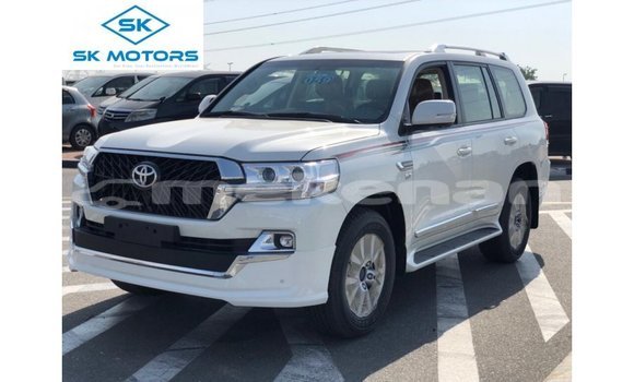 Buy Import Toyota Land Cruiser White Car in Import - Dubai in Aragatsotn Buy Import Toyota Land Cruiser White Car in Import - Dubai in Aragatsotn