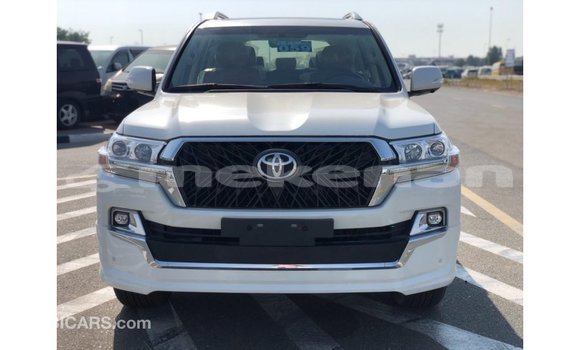 Buy Import Toyota Land Cruiser White Car in Import - Dubai in Aragatsotn Buy Import Toyota Land Cruiser White Car in Import - Dubai in Aragatsotn