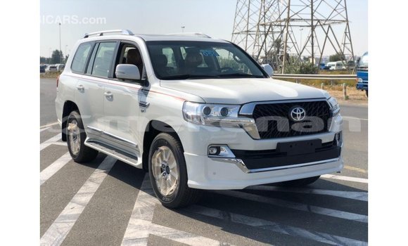 Buy Import Toyota Land Cruiser White Car in Import - Dubai in Aragatsotn Buy Import Toyota Land Cruiser White Car in Import - Dubai in Aragatsotn