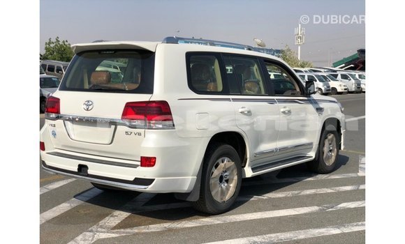 Buy Import Toyota Land Cruiser White Car in Import - Dubai in Aragatsotn Buy Import Toyota Land Cruiser White Car in Import - Dubai in Aragatsotn