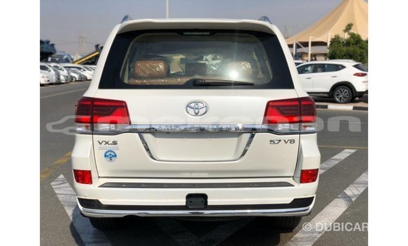 Buy Import Toyota Land Cruiser White Car in Import - Dubai in Aragatsotn Buy Import Toyota Land Cruiser White Car in Import - Dubai in Aragatsotn