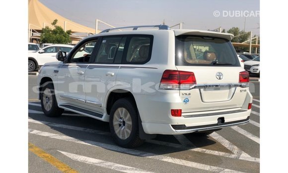 Buy Import Toyota Land Cruiser White Car in Import - Dubai in Aragatsotn Buy Import Toyota Land Cruiser White Car in Import - Dubai in Aragatsotn