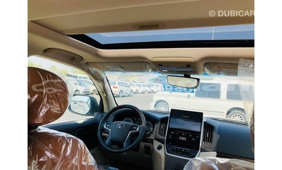 Buy Import Toyota Land Cruiser White Car in Import - Dubai in Aragatsotn Buy Import Toyota Land Cruiser White Car in Import - Dubai in Aragatsotn