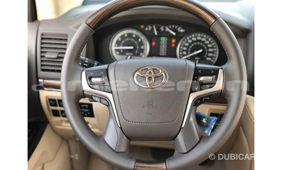 Buy Import Toyota Land Cruiser White Car in Import - Dubai in Aragatsotn Buy Import Toyota Land Cruiser White Car in Import - Dubai in Aragatsotn