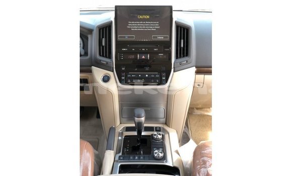 Buy Import Toyota Land Cruiser White Car in Import - Dubai in Aragatsotn Buy Import Toyota Land Cruiser White Car in Import - Dubai in Aragatsotn