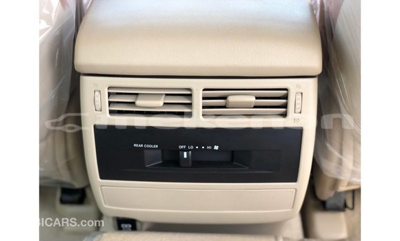 Buy Import Toyota Land Cruiser White Car in Import - Dubai in Aragatsotn Buy Import Toyota Land Cruiser White Car in Import - Dubai in Aragatsotn