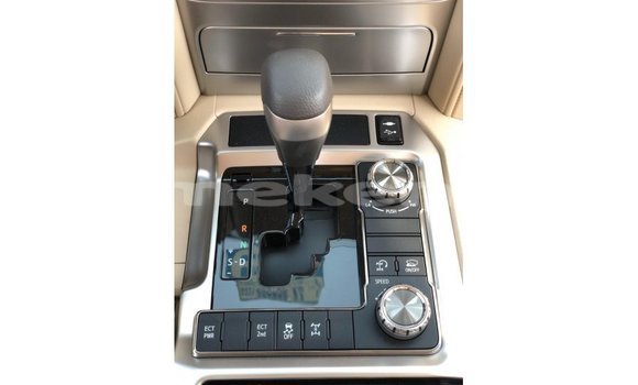 Buy Import Toyota Land Cruiser White Car in Import - Dubai in Aragatsotn Buy Import Toyota Land Cruiser White Car in Import - Dubai in Aragatsotn