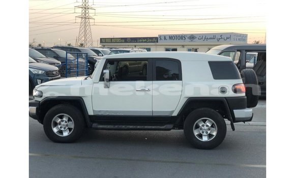 Buy Import Toyota FJ Cruiser White Car in Import - Dubai in Aragatsotn Buy Import Toyota FJ Cruiser White Car in Import - Dubai in Aragatsotn