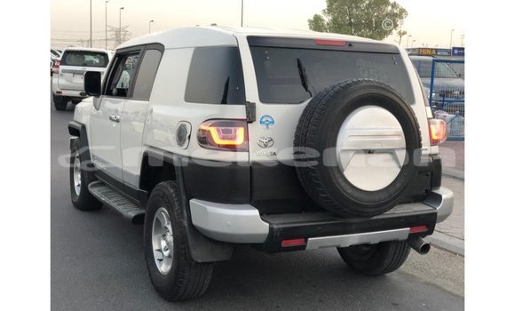 Buy Import Toyota FJ Cruiser White Car in Import - Dubai in Aragatsotn Buy Import Toyota FJ Cruiser White Car in Import - Dubai in Aragatsotn