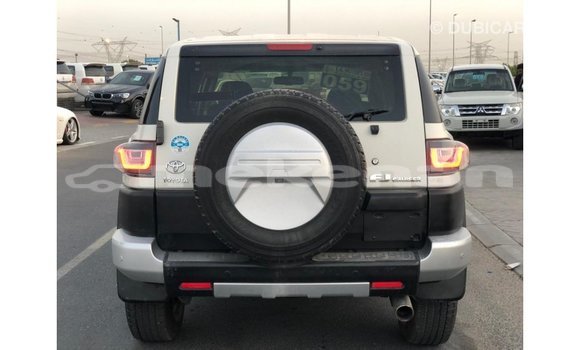 Buy Import Toyota FJ Cruiser White Car in Import - Dubai in Aragatsotn Buy Import Toyota FJ Cruiser White Car in Import - Dubai in Aragatsotn