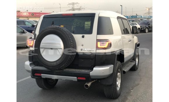 Buy Import Toyota FJ Cruiser White Car in Import - Dubai in Aragatsotn Buy Import Toyota FJ Cruiser White Car in Import - Dubai in Aragatsotn
