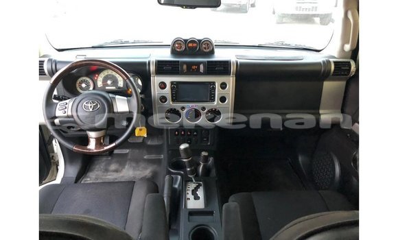 Buy Import Toyota FJ Cruiser White Car in Import - Dubai in Aragatsotn Buy Import Toyota FJ Cruiser White Car in Import - Dubai in Aragatsotn