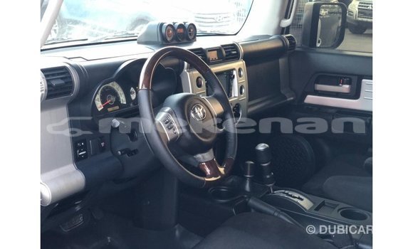 Buy Import Toyota FJ Cruiser White Car in Import - Dubai in Aragatsotn Buy Import Toyota FJ Cruiser White Car in Import - Dubai in Aragatsotn