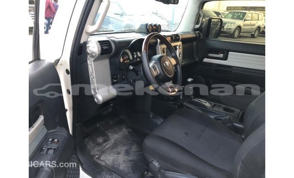 Buy Import Toyota FJ Cruiser White Car in Import - Dubai in Aragatsotn Buy Import Toyota FJ Cruiser White Car in Import - Dubai in Aragatsotn