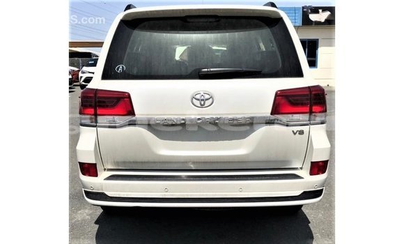 Buy Import Toyota Land Cruiser White Car in Import - Dubai in Aragatsotn Buy Import Toyota Land Cruiser White Car in Import - Dubai in Aragatsotn