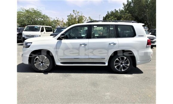 Buy Import Toyota Land Cruiser White Car in Import - Dubai in Aragatsotn Buy Import Toyota Land Cruiser White Car in Import - Dubai in Aragatsotn