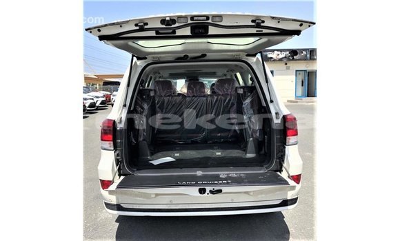Buy Import Toyota Land Cruiser White Car in Import - Dubai in Aragatsotn Buy Import Toyota Land Cruiser White Car in Import - Dubai in Aragatsotn