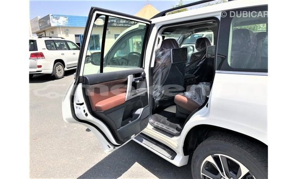 Buy Import Toyota Land Cruiser White Car in Import - Dubai in Aragatsotn Buy Import Toyota Land Cruiser White Car in Import - Dubai in Aragatsotn