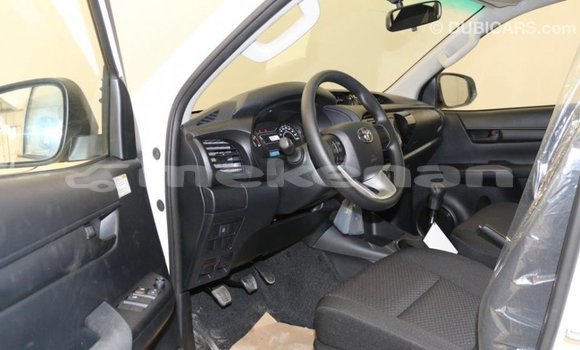 Buy Import Toyota Hilux White Car in Import - Dubai in Aragatsotn Buy Import Toyota Hilux White Car in Import - Dubai in Aragatsotn